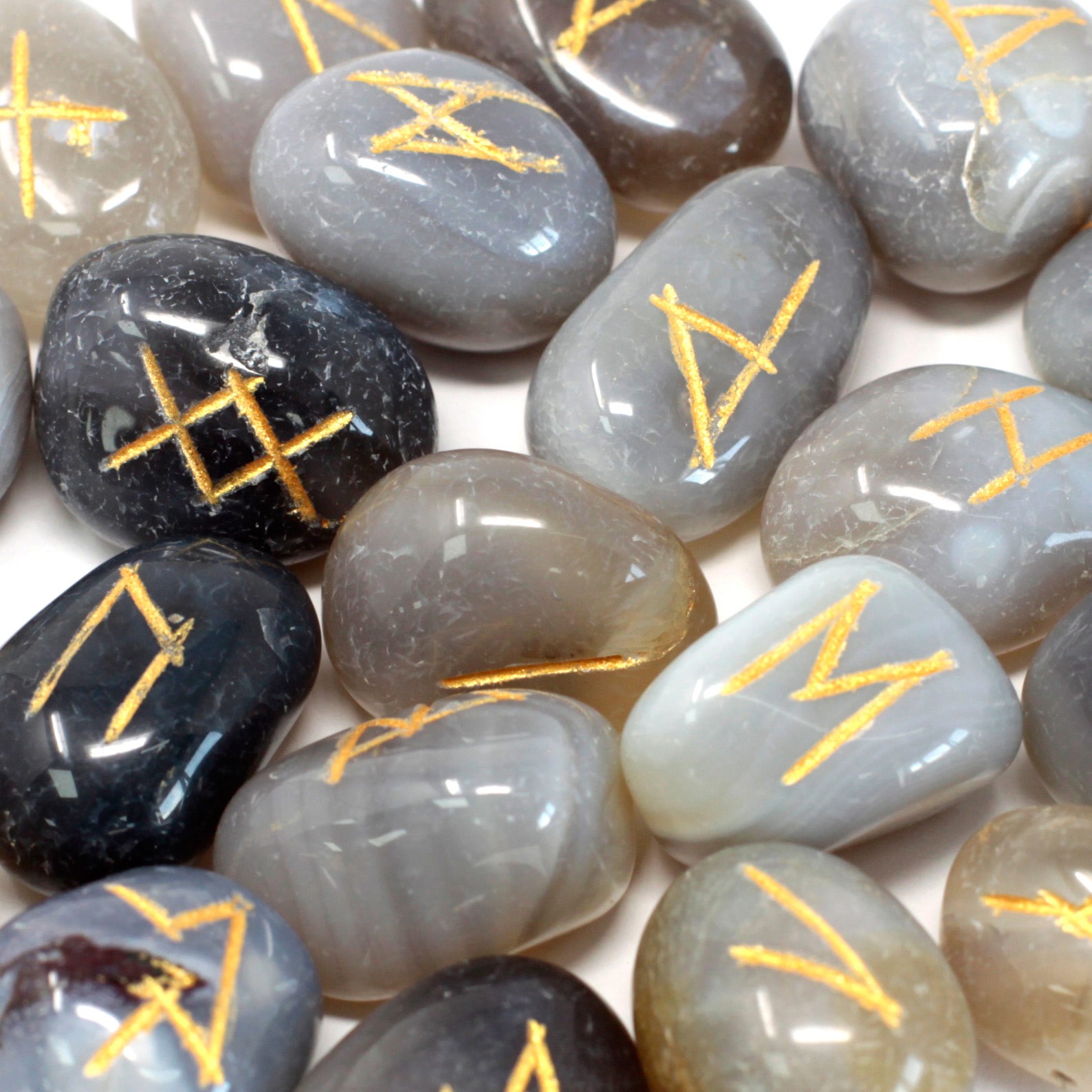 Indian Runes in Pouch - Grey Agate