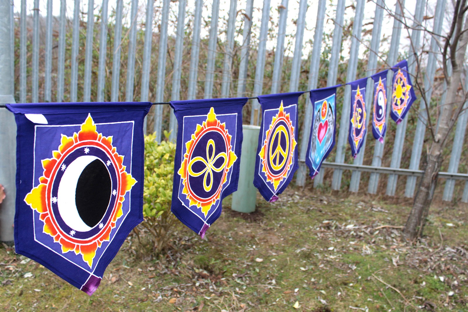 7 Flags Banner - Love in the Centre - Click Image to Close