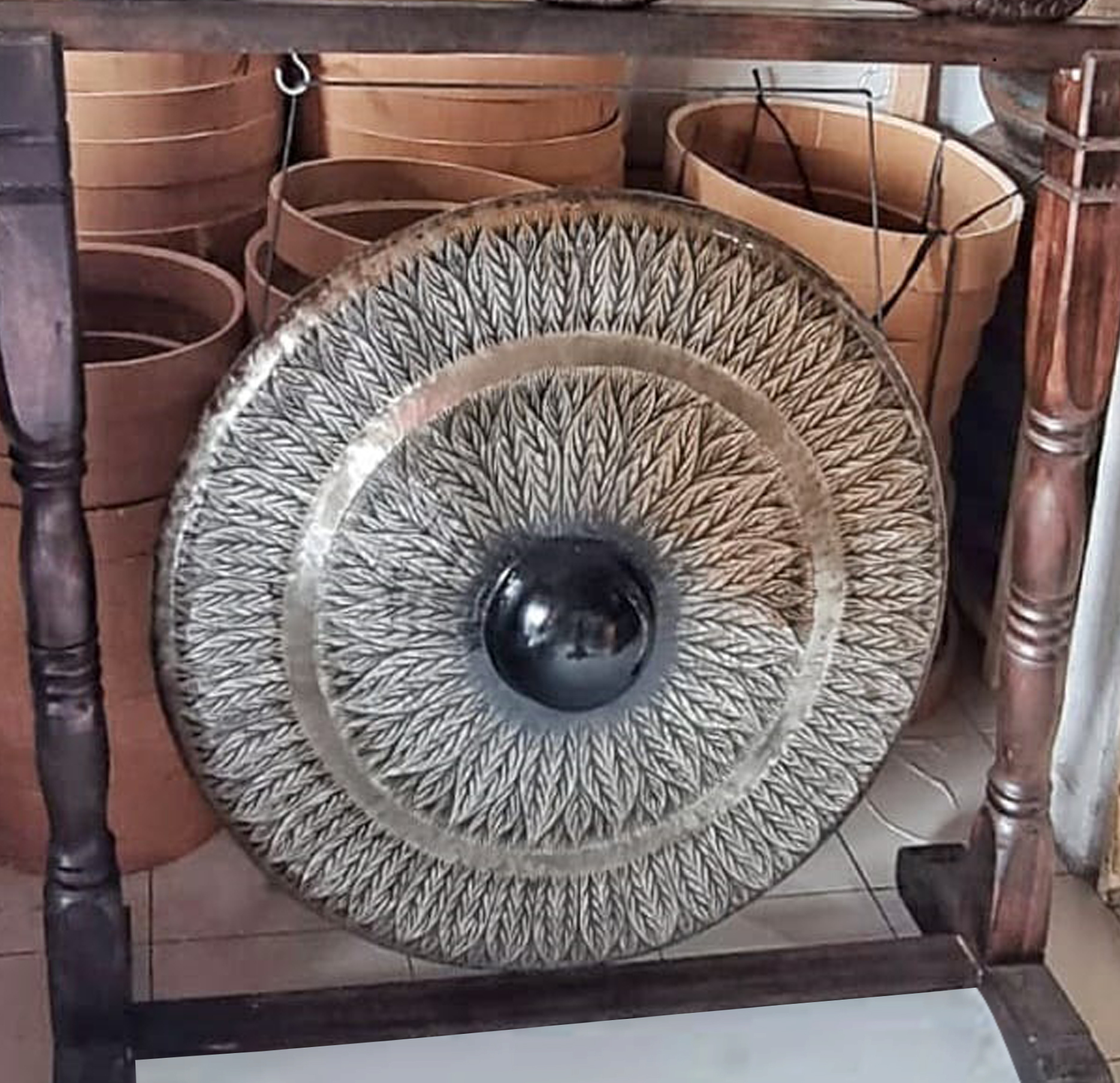 Large Gong in Brown Antique Stand - 80cm - Black - pattern - Click Image to Close