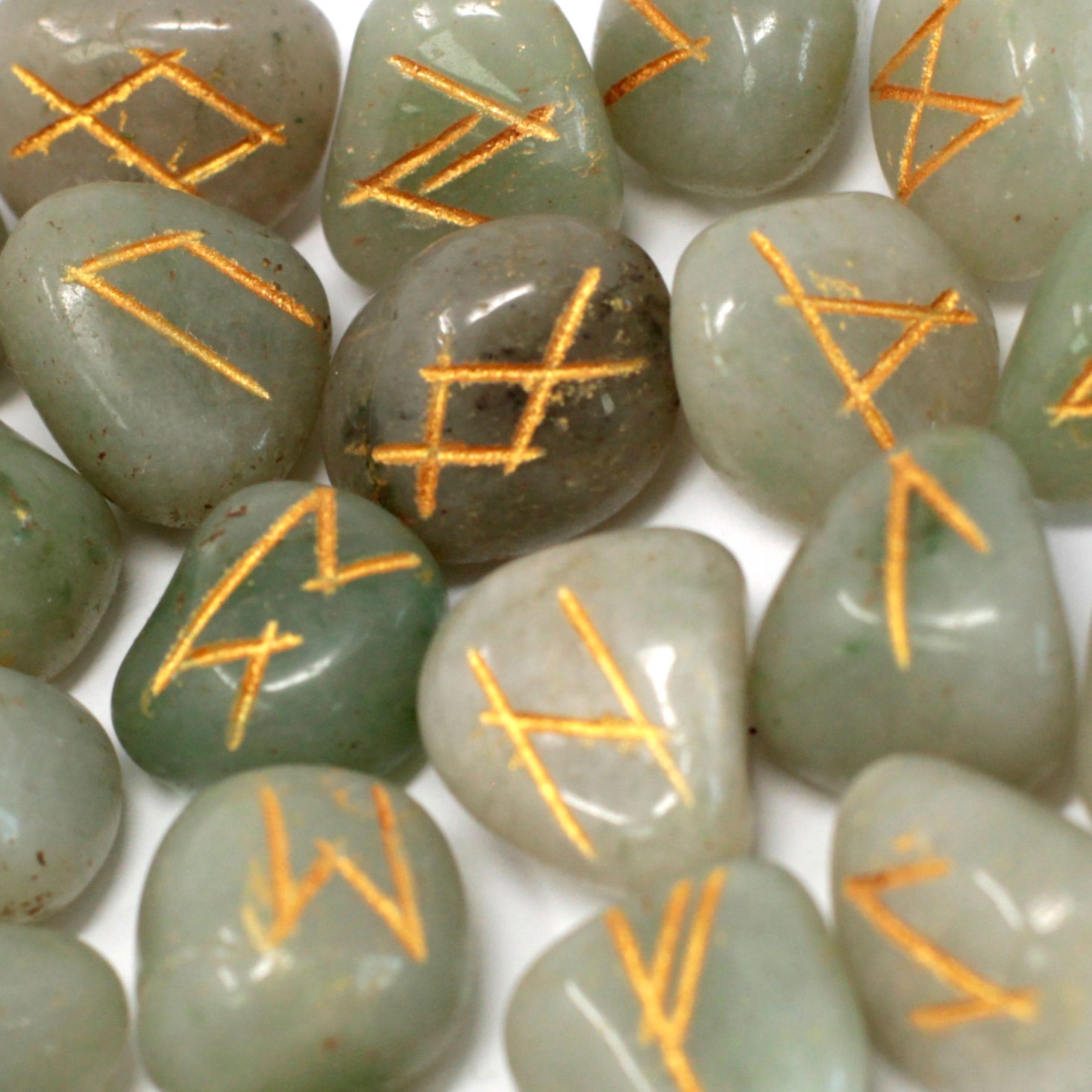 Indian Runes in Pouch - Green Aventurine - Click Image to Close